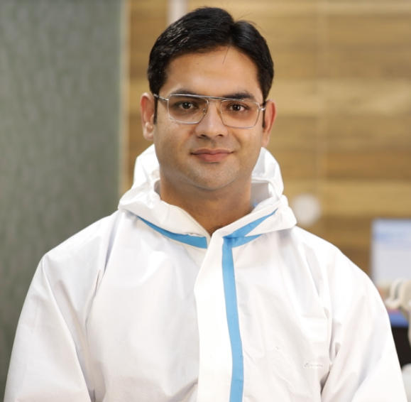 الدكتور جاجان سابهاروال ، استشاري جراحة الوجه والفكين والشق