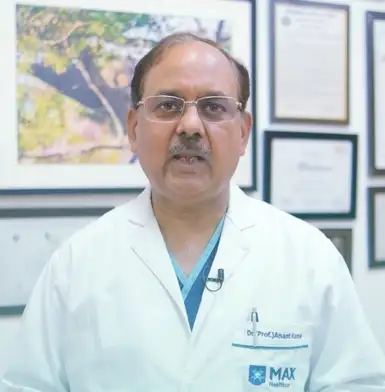 الدكتور أنانت كومار - جراح متخصص في جراحة المسالك البولية الروبوتية وزراعة الكلى